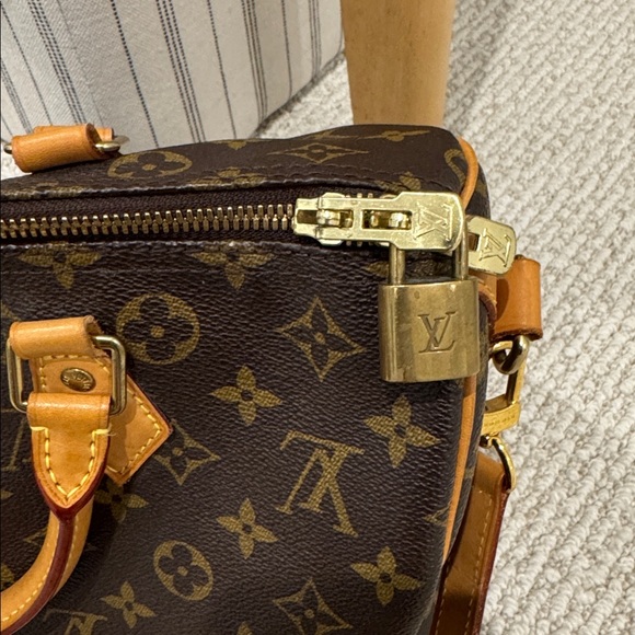 Louis Vuitton Brown Monogram Handbag - Picture 9 of 11